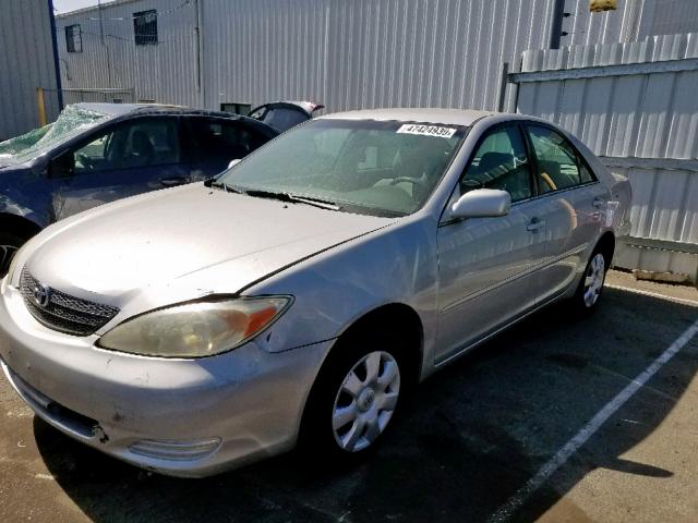 4T1BE32K94U334340 - 2004 TOYOTA CAMRY LE SILVER photo 2