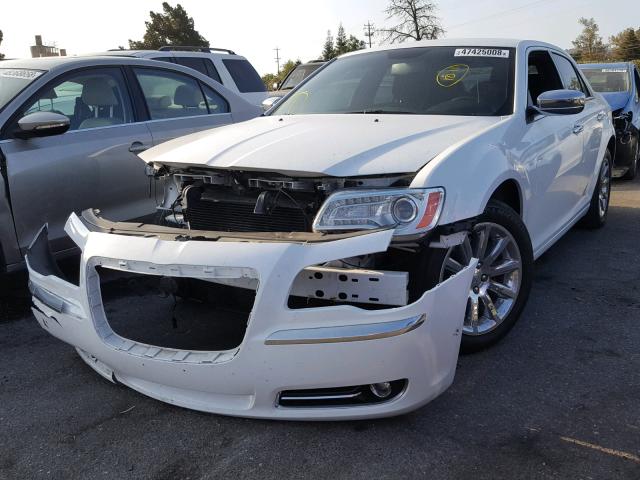 2C3CCAET0DH673955 - 2013 CHRYSLER 300C WHITE photo 2