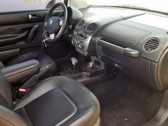 3VWPG3AG1AM009583 - 2010 VOLKSWAGEN NEW BEETLE შავი ფოტო 5