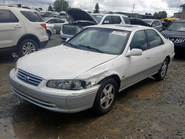 JT2BG22K110568928 - 2001 TOYOTA CAMRY CE WHITE photo 2