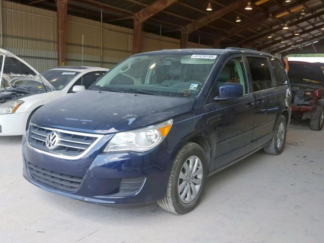 2C4RVABG9CR240375 - 2012 VOLKSWAGEN ROUTAN SE BLUE photo 2