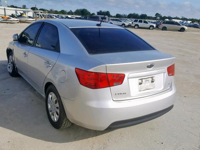 KNAFU4A28D5647094 - 2013 KIA FORTE EX SILVER photo 3