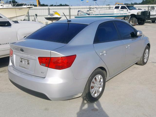 KNAFU4A28D5647094 - 2013 KIA FORTE EX SILVER photo 4