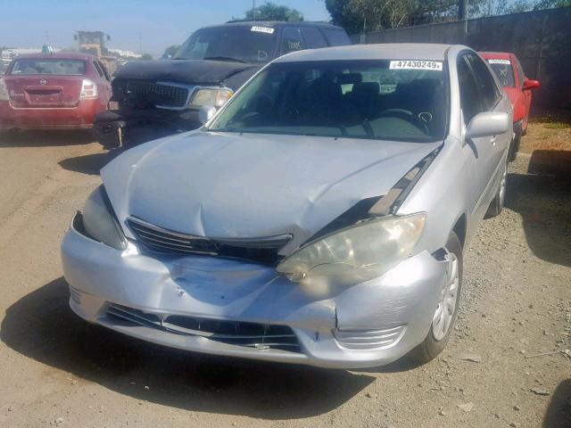 4T1BE32K25U981289 - 2005 TOYOTA CAMRY LE SILVER photo 2