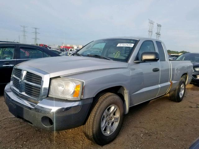 1D7HE42K05S308328 - 2005 DODGE DAKOTA SLT SILVER photo 2