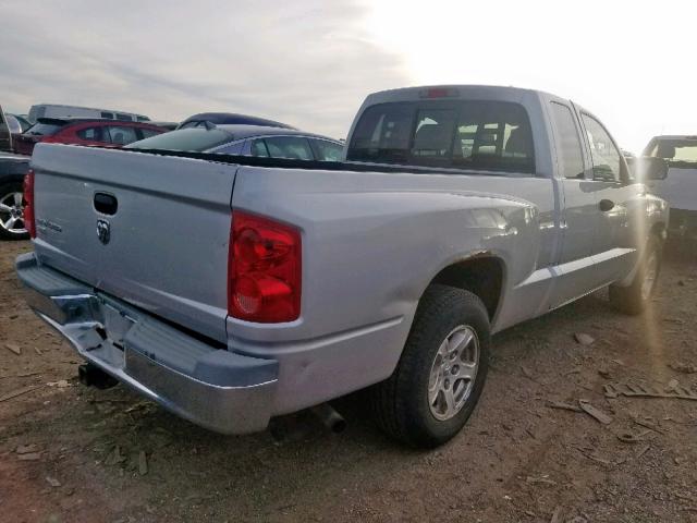 1D7HE42K05S308328 - 2005 DODGE DAKOTA SLT SILVER photo 4