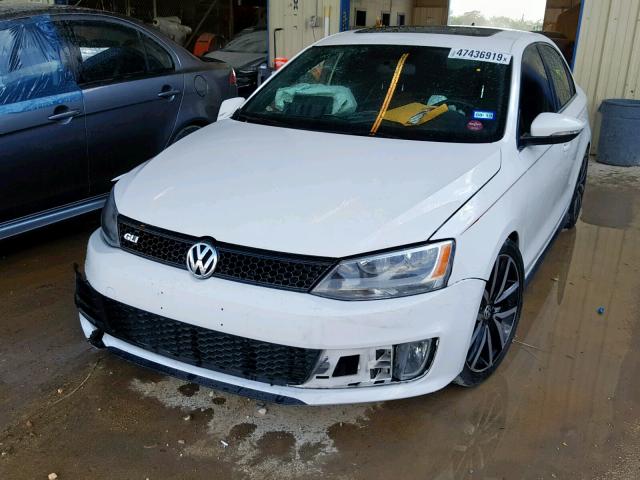 3VW587AJ8CM008151 - 2012 VOLKSWAGEN JETTA GLI WHITE photo 2