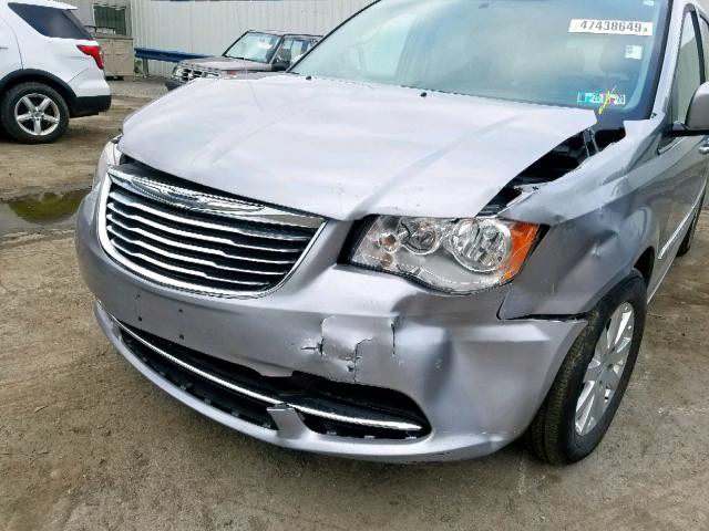 2C4RC1BG6DR809268 - 2013 CHRYSLER TOWN & COU SILVER photo 9