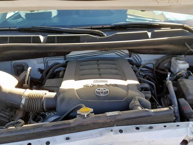 5TFEY5F13HX226967 - 2017 TOYOTA TUNDRA CRE WHITE photo 7