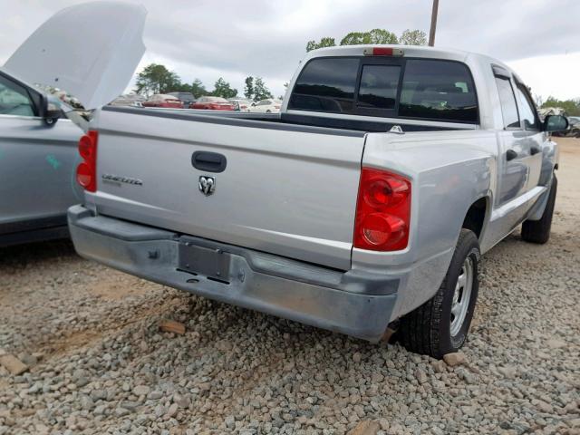 1D7HE28K77S107976 - 2007 DODGE DAKOTA QUA SILVER photo 4