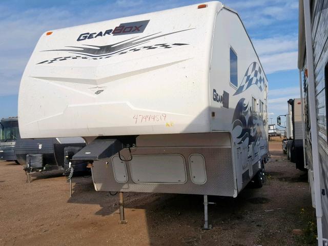 4CE7F292571509979 - 2007 FLEETWOOD GEARBOX WHITE photo 2