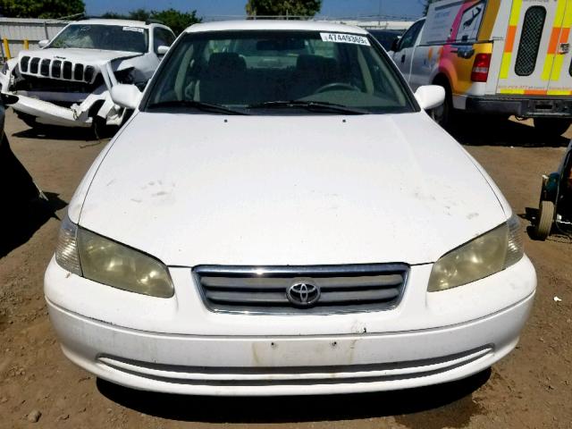 JT2BG22K7Y0463496 - 2000 TOYOTA CAMRY CE WHITE photo 9