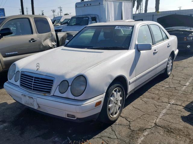 WDBJF65H7XA803346 - 1999 MERCEDES-BENZ E 320 WHITE photo 2