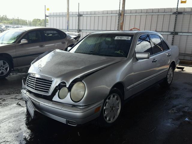 WDBJF65HXXA727220 - 1999 MERCEDES-BENZ E 320 SILVER photo 2