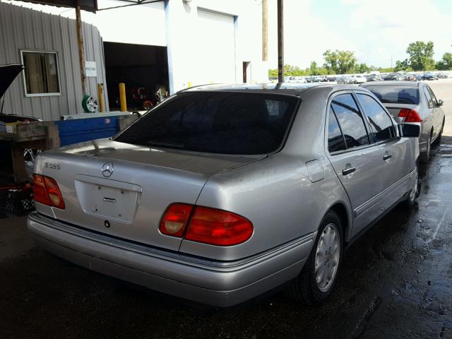 WDBJF65HXXA727220 - 1999 MERCEDES-BENZ E 320 SILVER photo 4