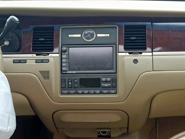 1LNHM83VX6Y611804 - 2006 LINCOLN TOWN CAR D CREAM photo 9