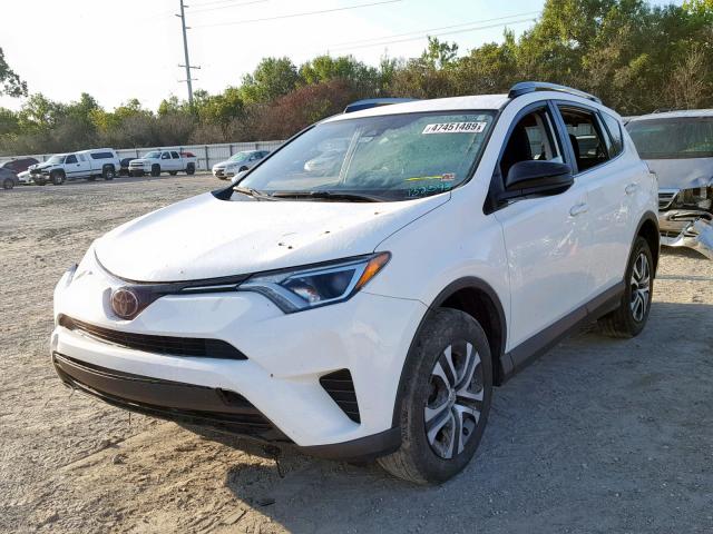 JTMZFREV4JJ732593 - 2018 TOYOTA RAV4 LE WHITE photo 2