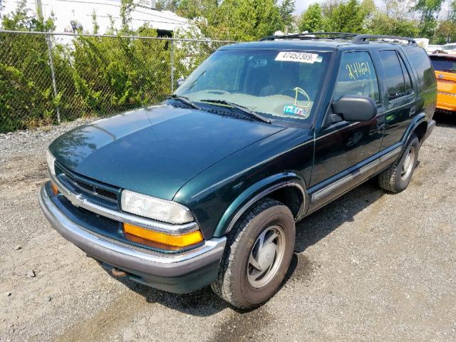 1GNDT13WX1K262099 - 2001 CHEVROLET BLAZER GREEN photo 2