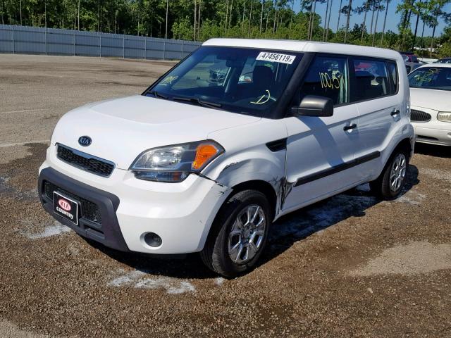 KNDJT2A19B7261328 - 2011 KIA SOUL WHITE photo 2