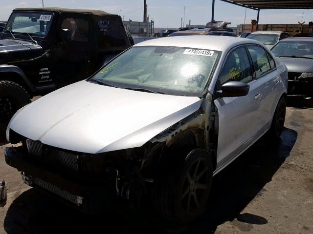 3VWD17AJ6FM308484 - 2015 VOLKSWAGEN JETTA SE SILVER photo 2