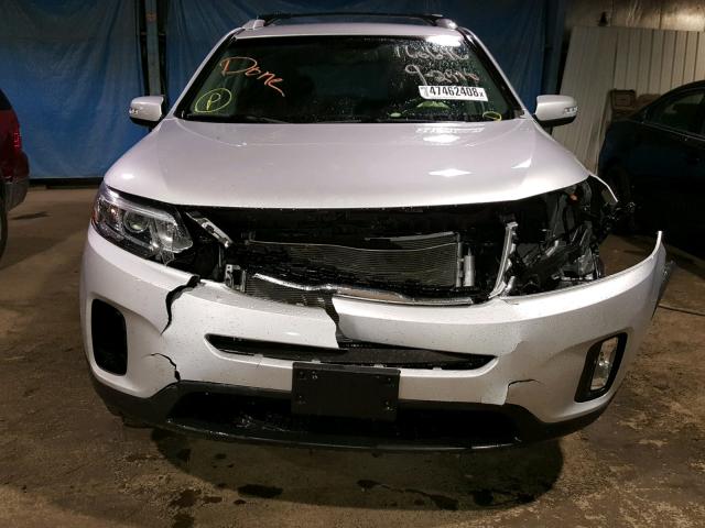 5XYKT3A6XEG508210 - 2014 KIA SORENTO LX SILVER photo 9