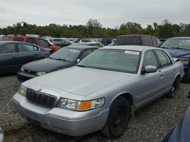 2MEFM74W9YX655744 - 2000 MERCURY GRAND MARQ SILVER photo 2