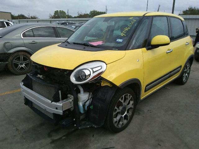 ZFBCFADH2EZ022945 - 2014 FIAT 500L TREKK YELLOW photo 2