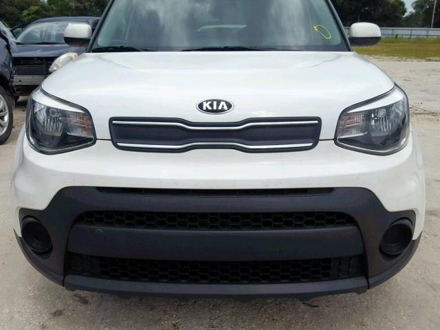 KNDJN2A22J7522252 - 2018 KIA SOUL WHITE photo 9