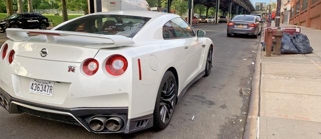 JN1AR5EF7KM750045 - 2019 NISSAN GT-R PURE WHITE photo 4