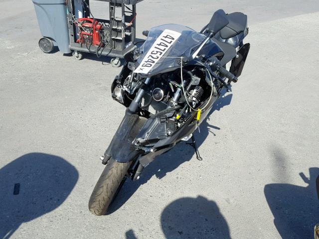 JKAEXKH12JDA13494 - 2018 KAWASAKI EX400 BLACK photo 2