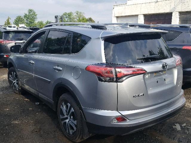 JTMBFREV5JJ233626 - 2018 TOYOTA RAV4 LE SILVER photo 3