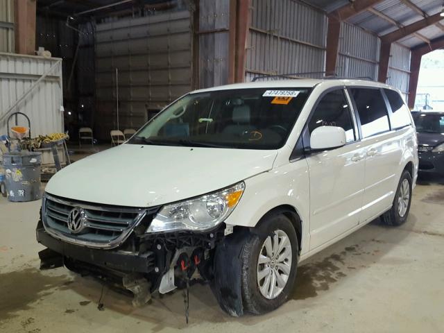 2C4RVABG5CR217627 - 2012 VOLKSWAGEN ROUTAN SE WHITE photo 2