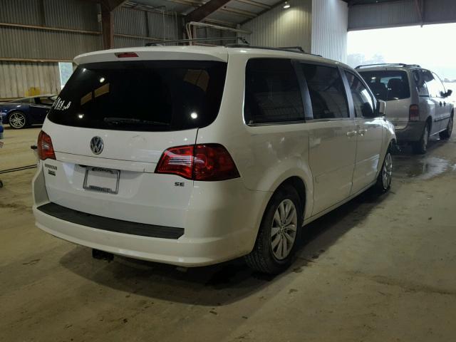 2C4RVABG5CR217627 - 2012 VOLKSWAGEN ROUTAN SE WHITE photo 4