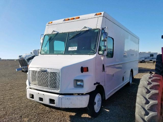 4UZA4FAD2YCG92882 - 2000 FREIGHTLINER CHASSIS M WHITE photo 2