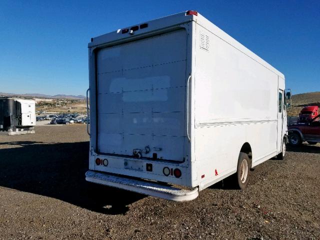 4UZA4FAD2YCG92882 - 2000 FREIGHTLINER CHASSIS M WHITE photo 4