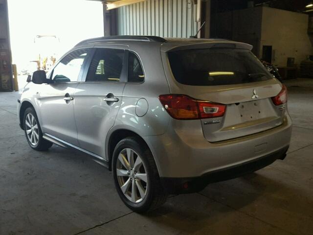 4A4AP4AU1DE010966 - 2013 MITSUBISHI OUTLANDER SILVER photo 3