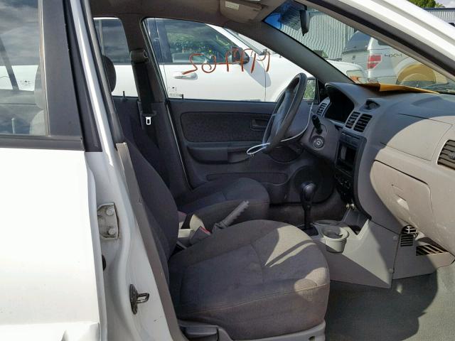 KNADC125856379001 - 2005 KIA RIO WHITE photo 5