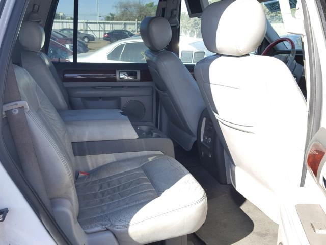 5LMFU27565LJ07225 - 2005 LINCOLN NAVIGATOR 白色 照片 6