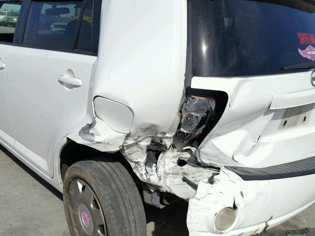 JTLKE50E381035127 - 2008 TOYOTA SCION WHITE photo 9