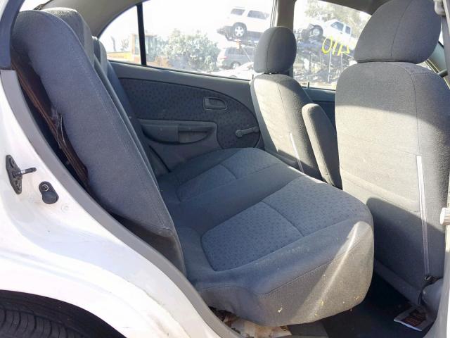 KNADC125556402167 - 2005 KIA RIO WHITE photo 6