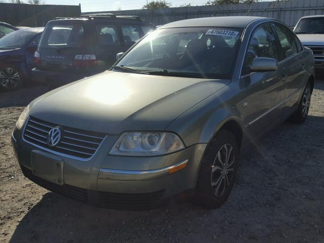 WVWMD63B73P205980 - 2003 VOLKSWAGEN PASSAT GL GREEN photo 2