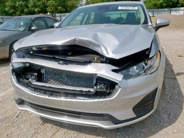 3FA6P0G74KR186031 - 2019 FORD FUSION S SILVER photo 9