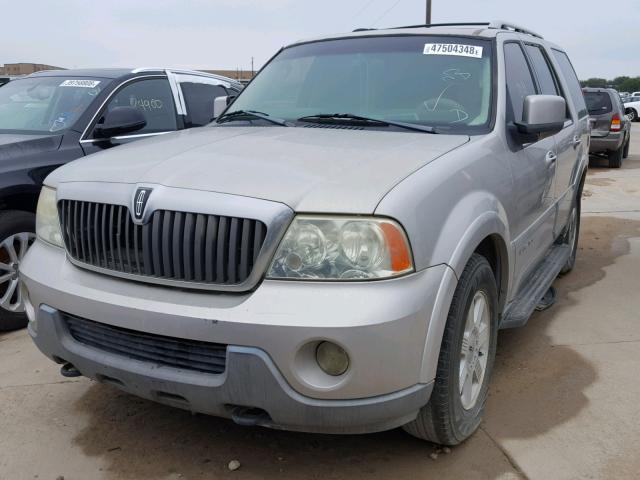 5LMFU28R63LJ14738 - 2003 LINCOLN NAVIGATOR Gümüş foto 2