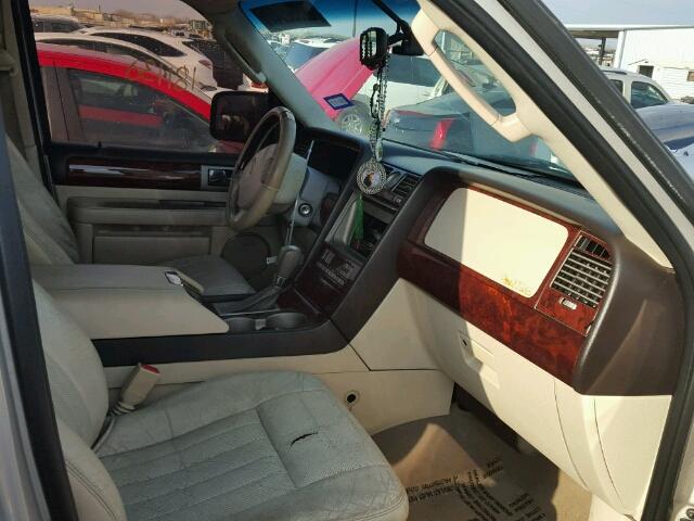 5LMFU28R63LJ14738 - 2003 LINCOLN NAVIGATOR Gümüş foto 5