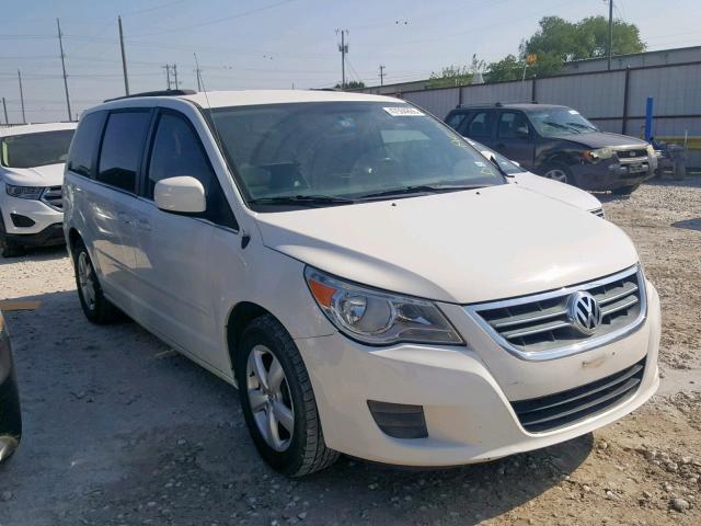 2V4RW3DG5BR740186 - 2011 VOLKSWAGEN ROUTAN SE WHITE photo 1