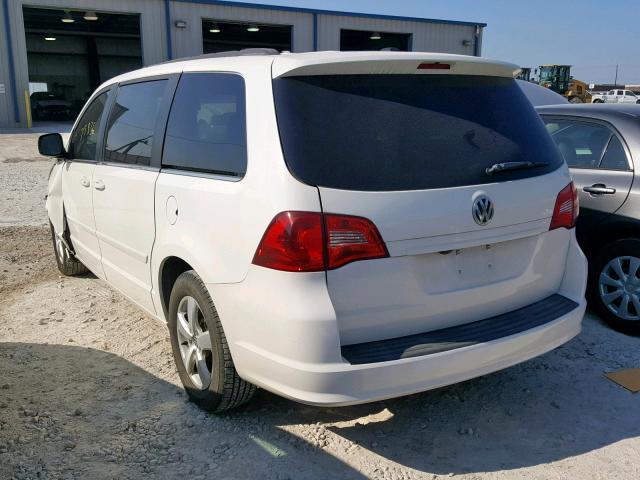 2V4RW3DG5BR740186 - 2011 VOLKSWAGEN ROUTAN SE WHITE photo 3