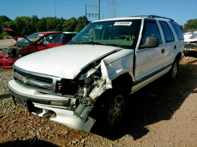 1GNDT13W5T2259405 - 1996 CHEVROLET BLAZER WHITE photo 2