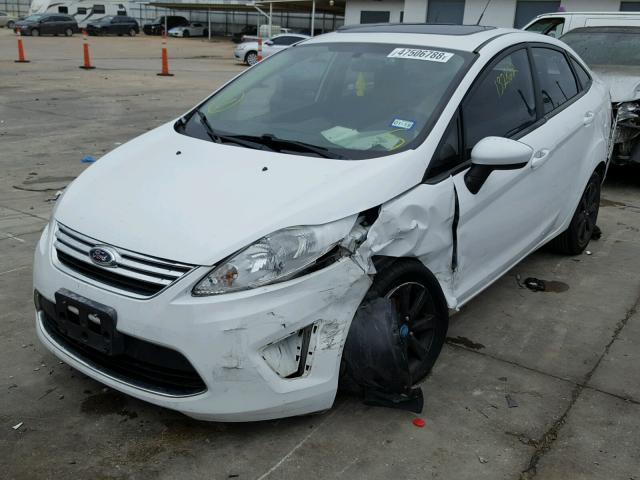 3FADP4BJ7BM180125 - 2011 FORD FIESTA SE WHITE photo 2