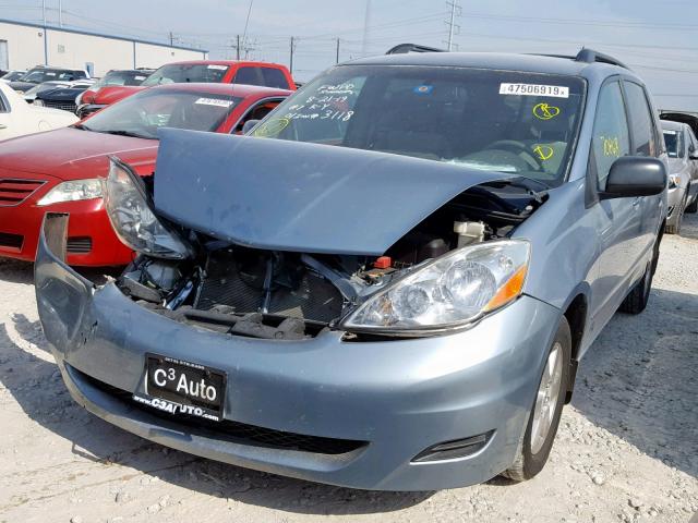 5TDKK4CC6AS329901 - 2010 TOYOTA SIENNA CE SILVER photo 2