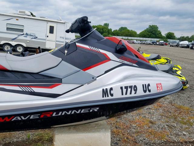 YAMA2254D717 - 2017 YAMAHA WAVERUNNER SILVER photo 5